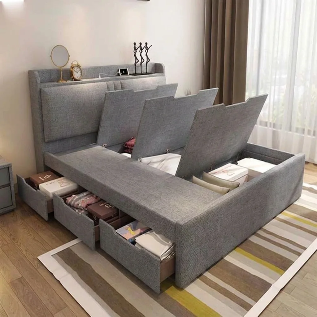 Giường bọc nỉ xám mở 3 nắp mặt giường và 3 ngăn kéo hông, lộ chăn gối đồ dùng cất bên trong